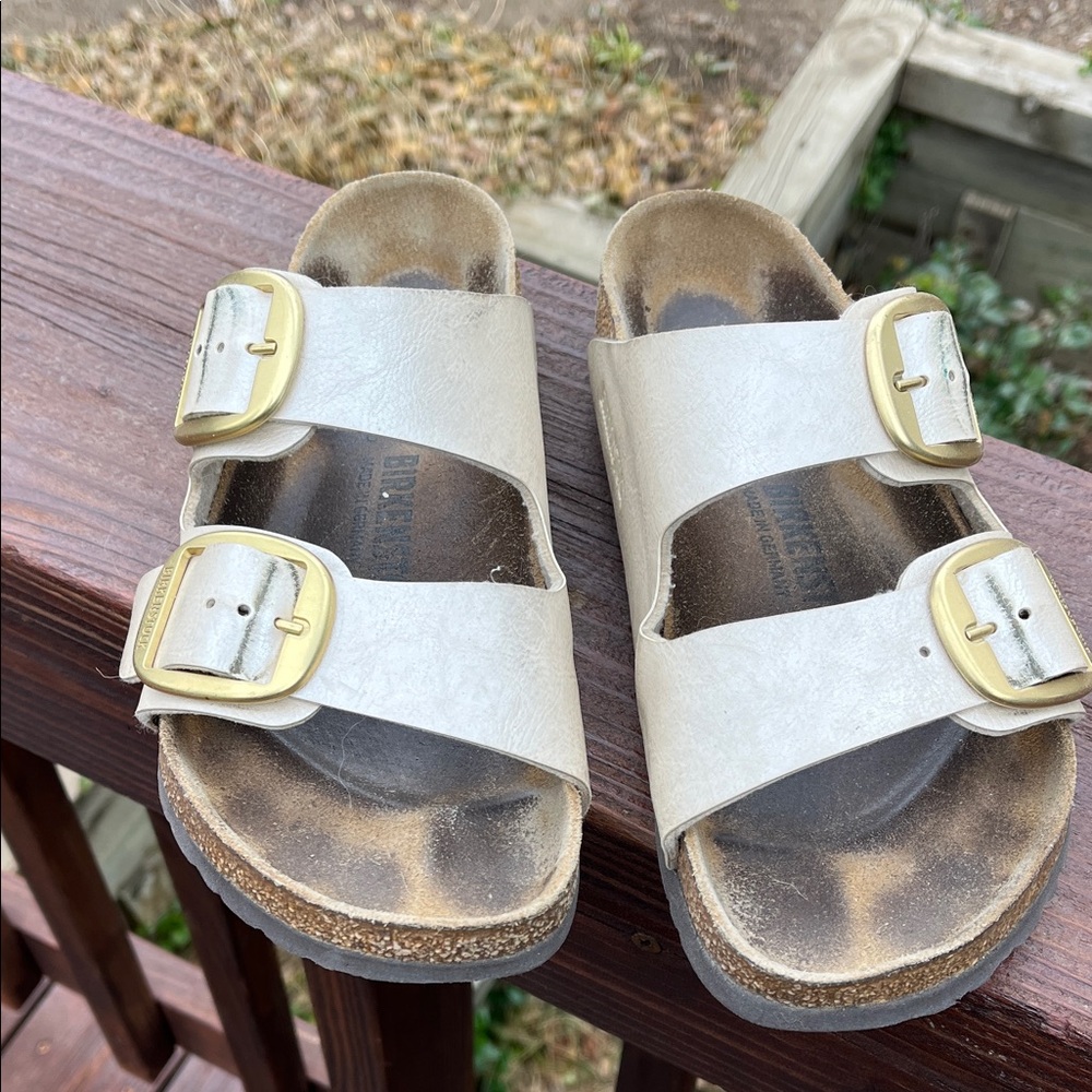 Birkenstock Women’s Arizona Sandal, Taupe. Size 7